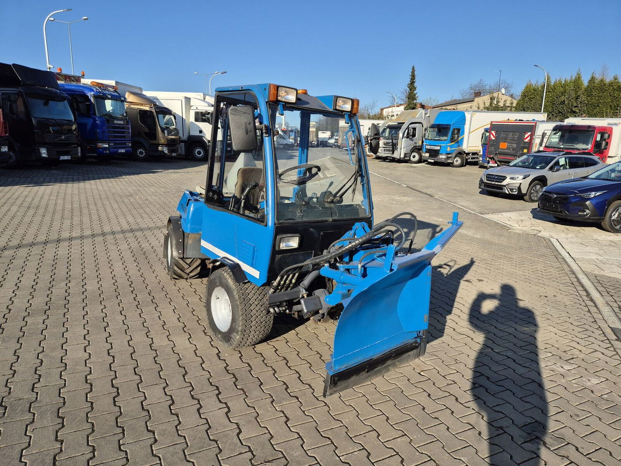 Holder C245 4WD / Tool carrier / Snow plow / PTO Front AN D Rear / 4X4 / - Trator municipal: foto 5 Holder C245 4WD / Tool carrier / Snow plow / PTO Front AN D Rear / 4X4 / - Trator municipal: foto 5