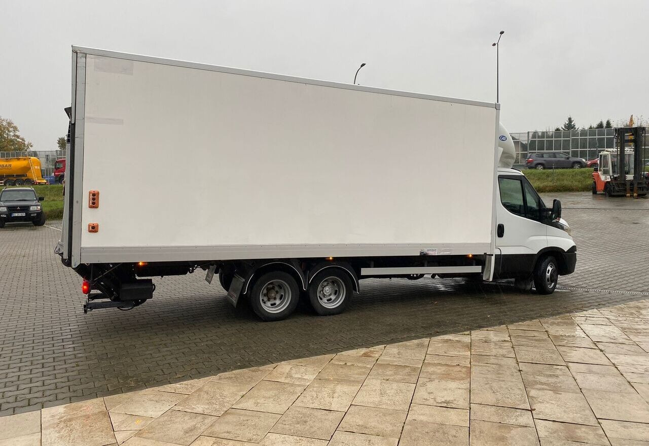 Iveco Daily 35C18 35C180 / Container / Veldhuizen Trailer / 3 Axes / KAT. B+ - Caminhão furgão: foto 4 Iveco Daily 35C18 35C180 / Container / Veldhuizen Trailer / 3 Axes / KAT. B+ - Caminhão furgão: foto 4
