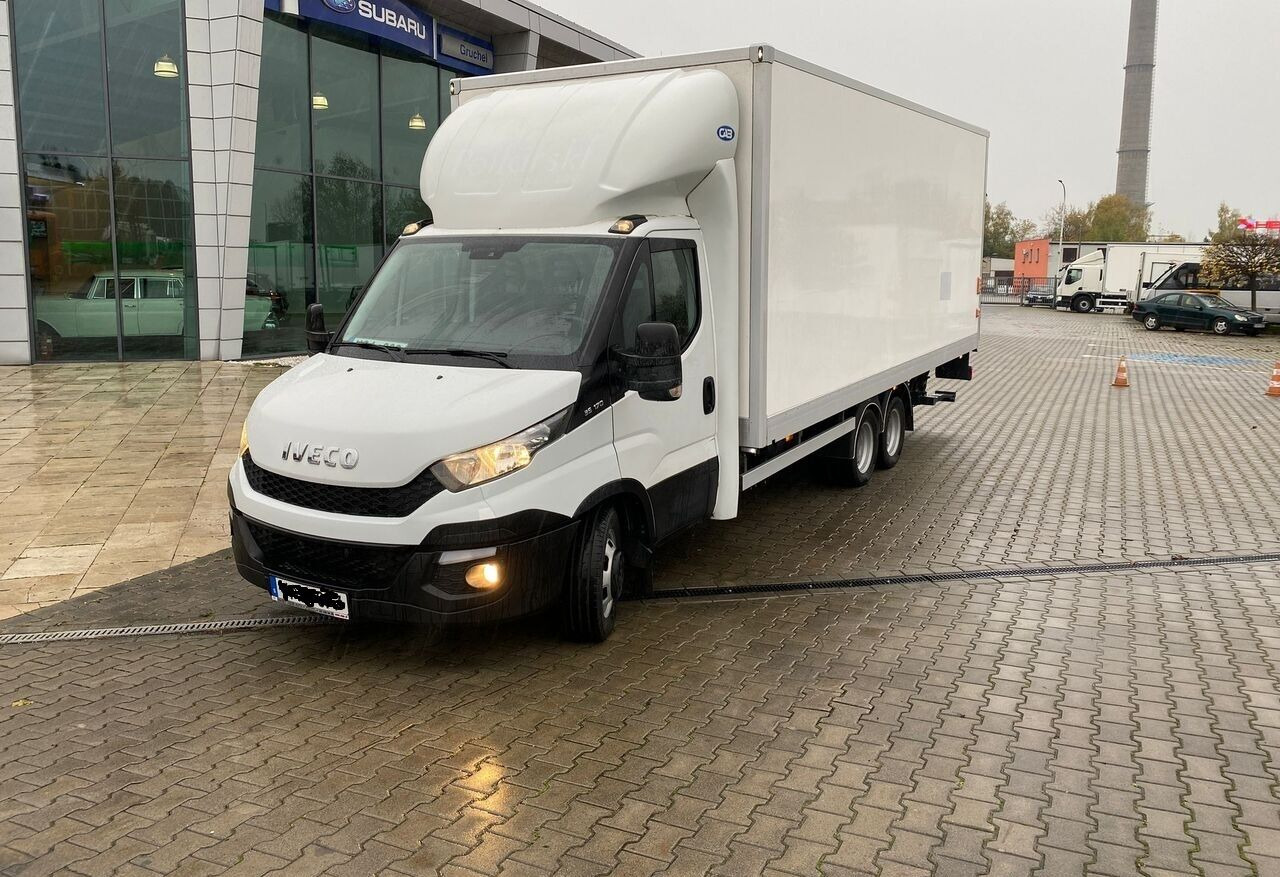 Iveco Daily 35C18 35C180 / Container / Veldhuizen Trailer / 3 Axes / KAT. B+ - Caminhão furgão: foto 1 Iveco Daily 35C18 35C180 / Container / Veldhuizen Trailer / 3 Axes / KAT. B+ - Caminhão furgão: foto 1