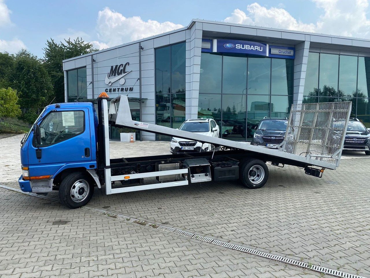 Mitsubishi Canter 3,0 D Mobile Platform / Hydraulic / Cars AND Machinery - Caminhão reboque: foto 2 Mitsubishi Canter 3,0 D Mobile Platform / Hydraulic / Cars AND Machinery - Caminhão reboque: foto 2
