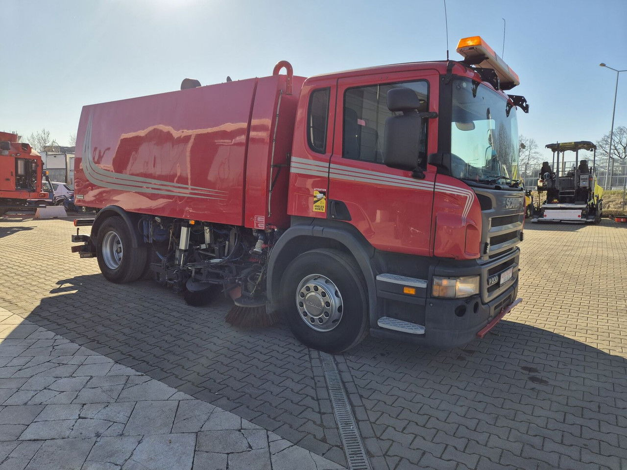 Scania P230 4X2 / Sweeper / Johnston VX800 / Sprayer / LOW Mileage / Scania P230 4X2 / Sweeper / Johnston VX800 / Sprayer / LOW Mileage / - Varredora urbana: foto 5 Scania P230 4X2 / Sweeper / Johnston VX800 / Sprayer / LOW Mileage / Scania P230 4X2 / Sweeper / Johnston VX800 / Sprayer / LOW Mileage / - Varredora urbana: foto 5