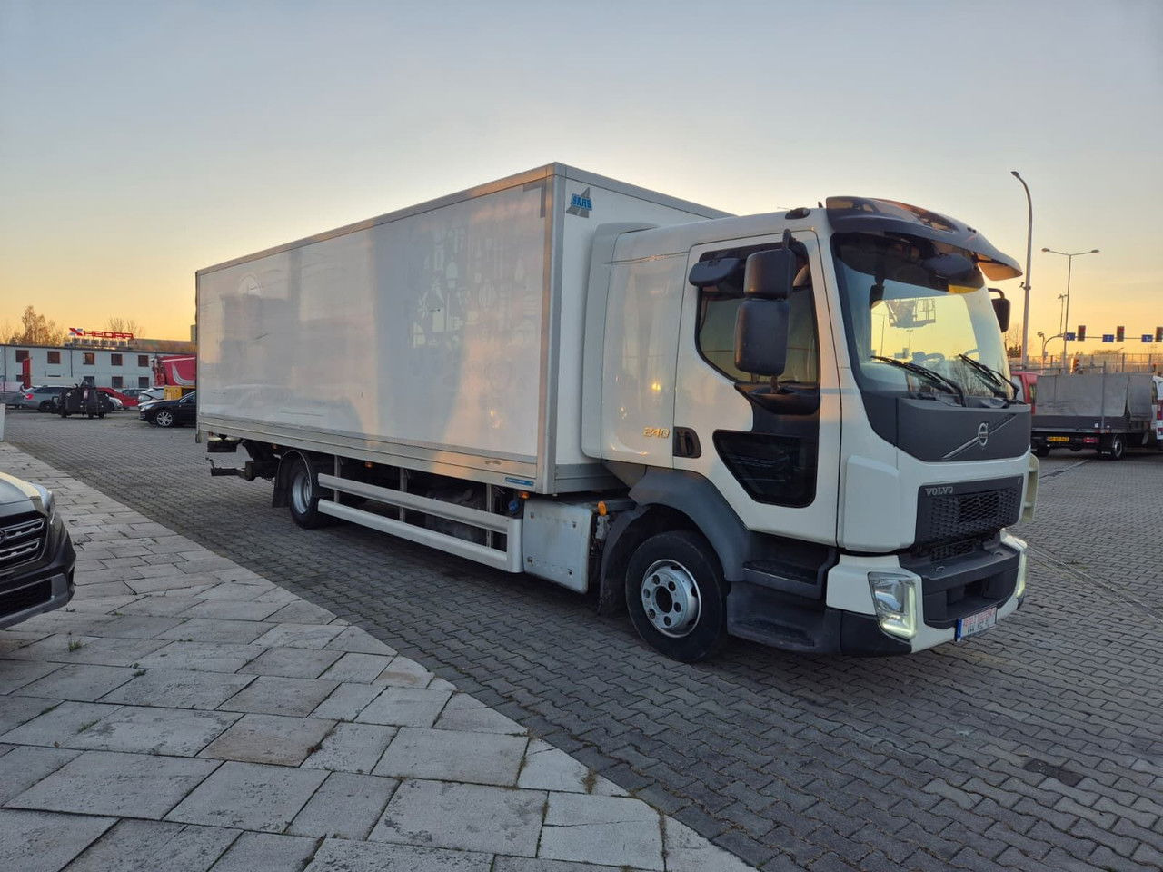 Volvo FL 240 - Caminhão frigorífico: foto 5 Volvo FL 240 - Caminhão frigorífico: foto 5