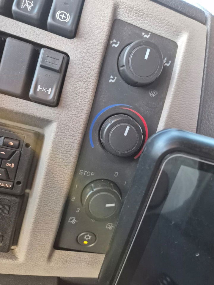 Caminhão frigorífico Volvo FL 240: foto 30