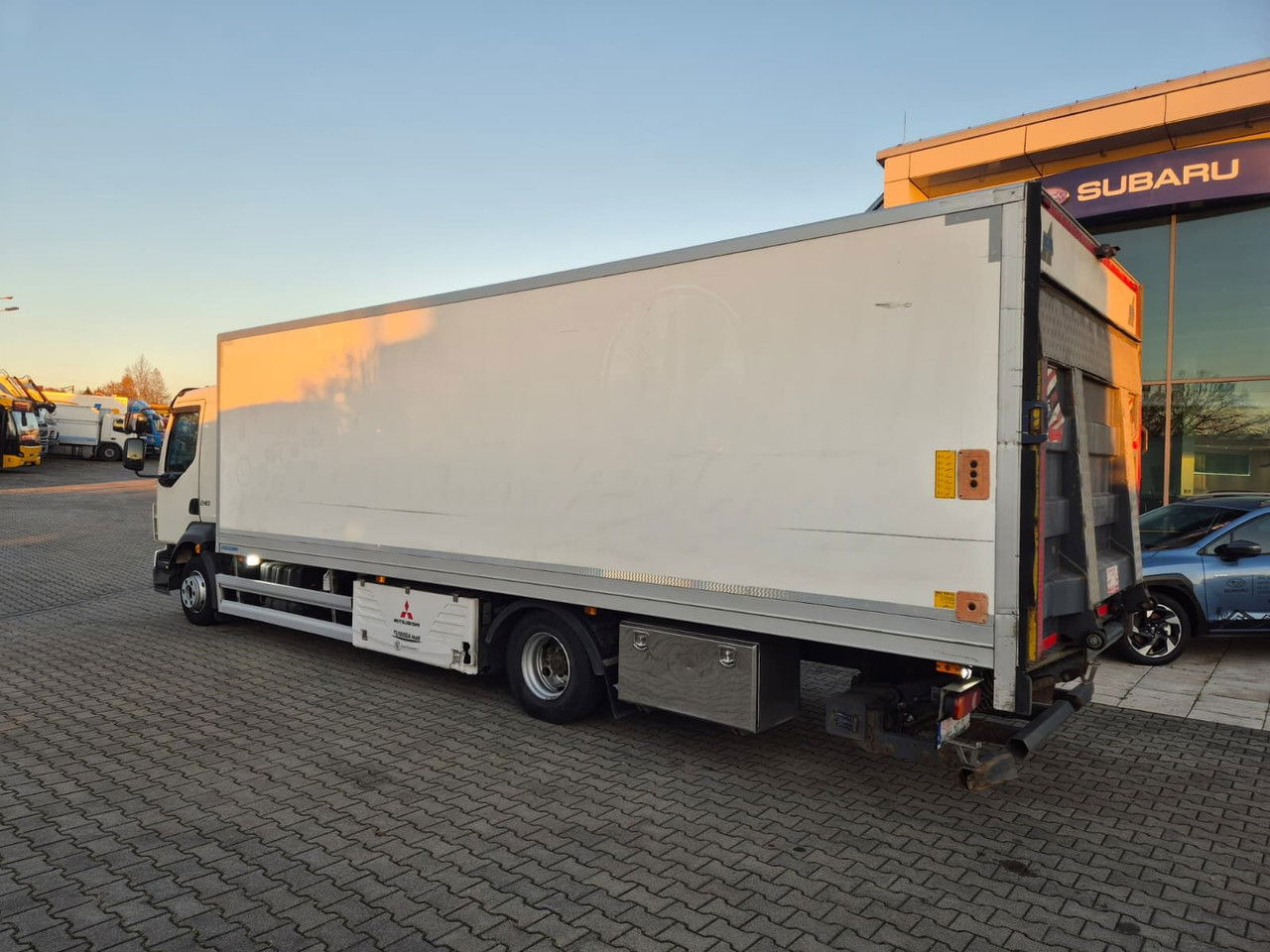 Caminhão frigorífico Volvo FL 240: foto 11