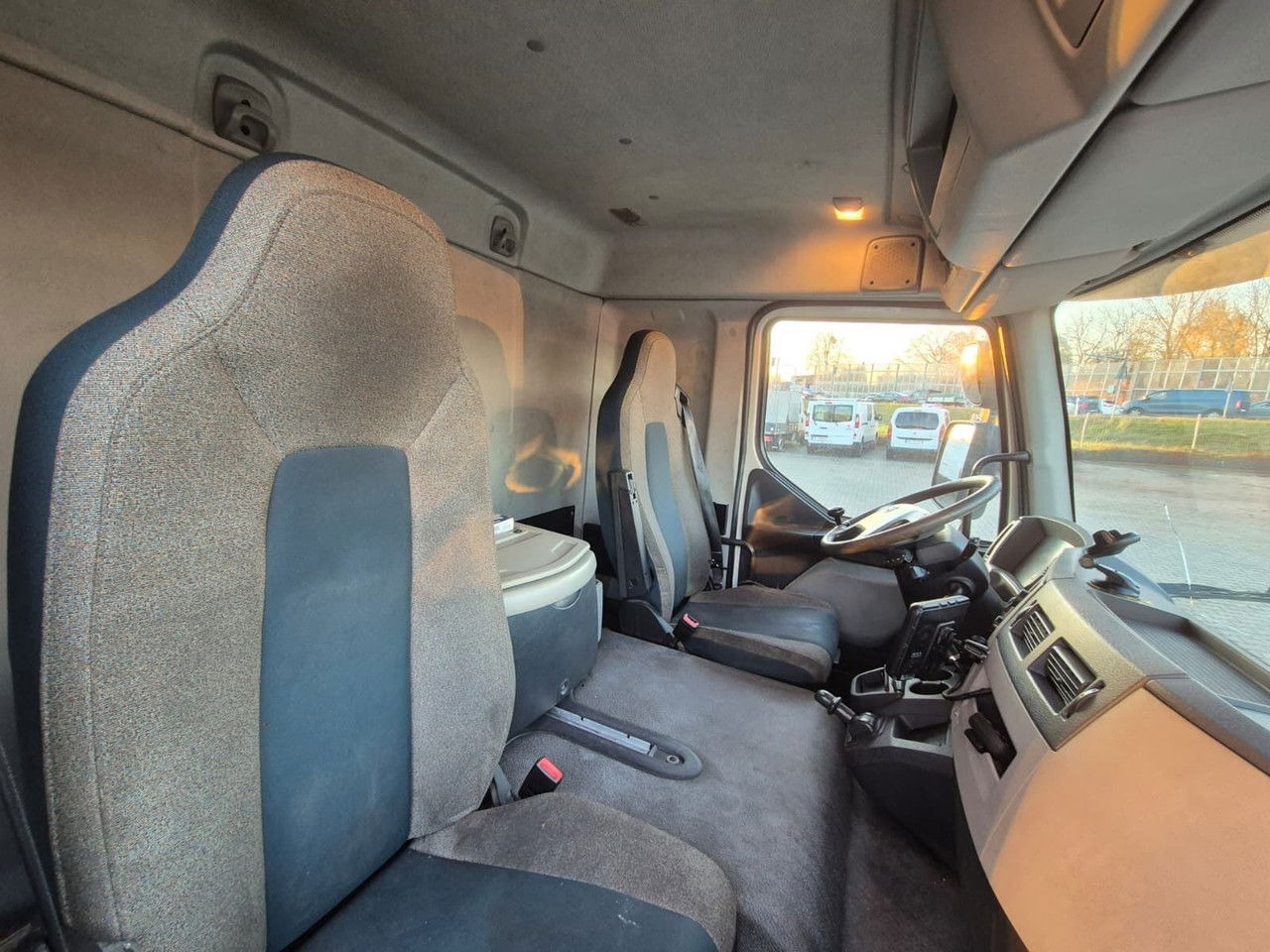 Caminhão frigorífico Volvo FL 240: foto 22