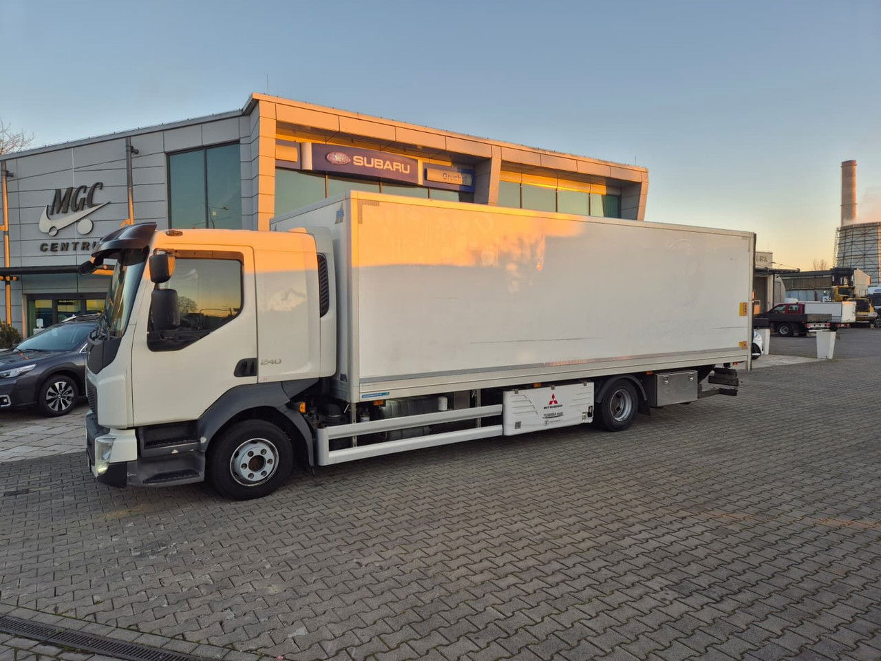 Caminhão frigorífico Volvo FL 240: foto 13