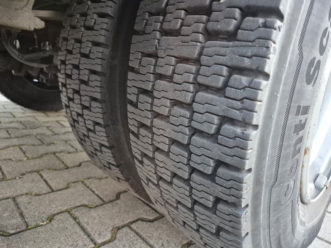 Caminhão frigorífico Volvo FL 240: foto 17