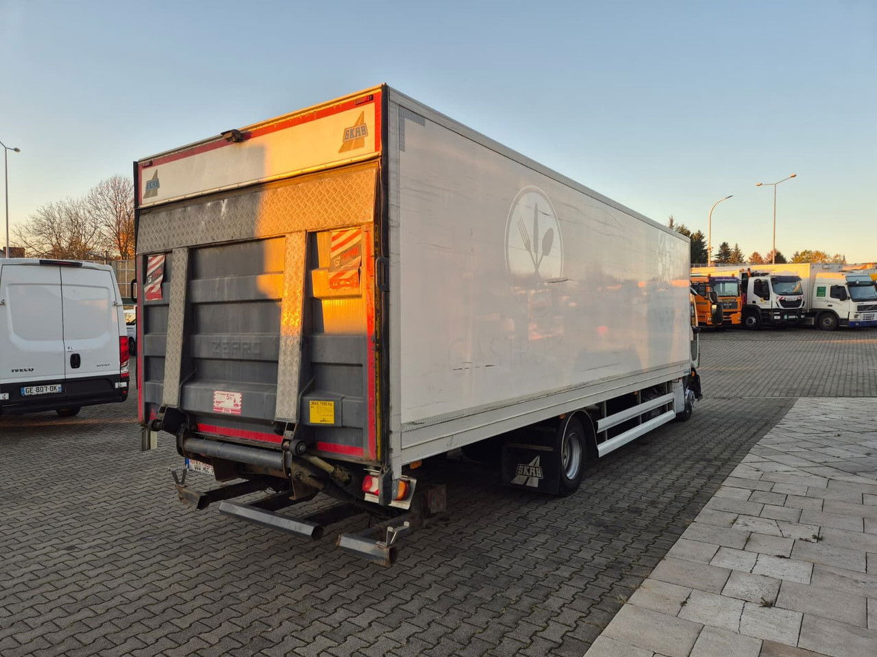 Caminhão frigorífico Volvo FL 240: foto 7