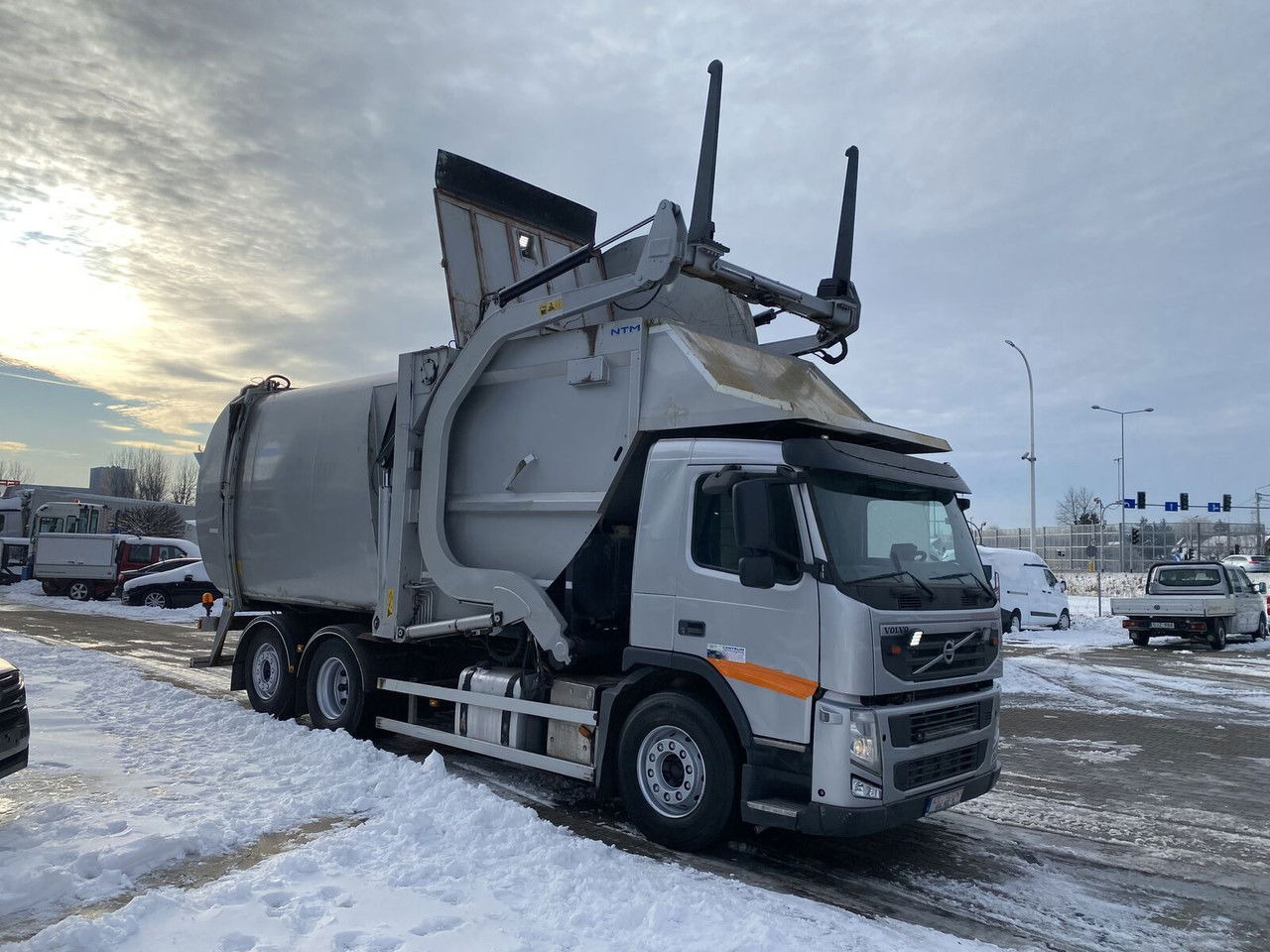 Volvo FM 420 6X2 / NTM / Super Condition - Caminhão de lixo: foto 1 Volvo FM 420 6X2 / NTM / Super Condition - Caminhão de lixo: foto 1