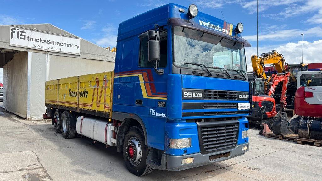 DAF XF 95.380 6X2 stake body - air condition - Camião de caixa aberta/ Plataforma: foto 3 DAF XF 95.380 6X2 stake body - air condition - Camião de caixa aberta/ Plataforma: foto 3