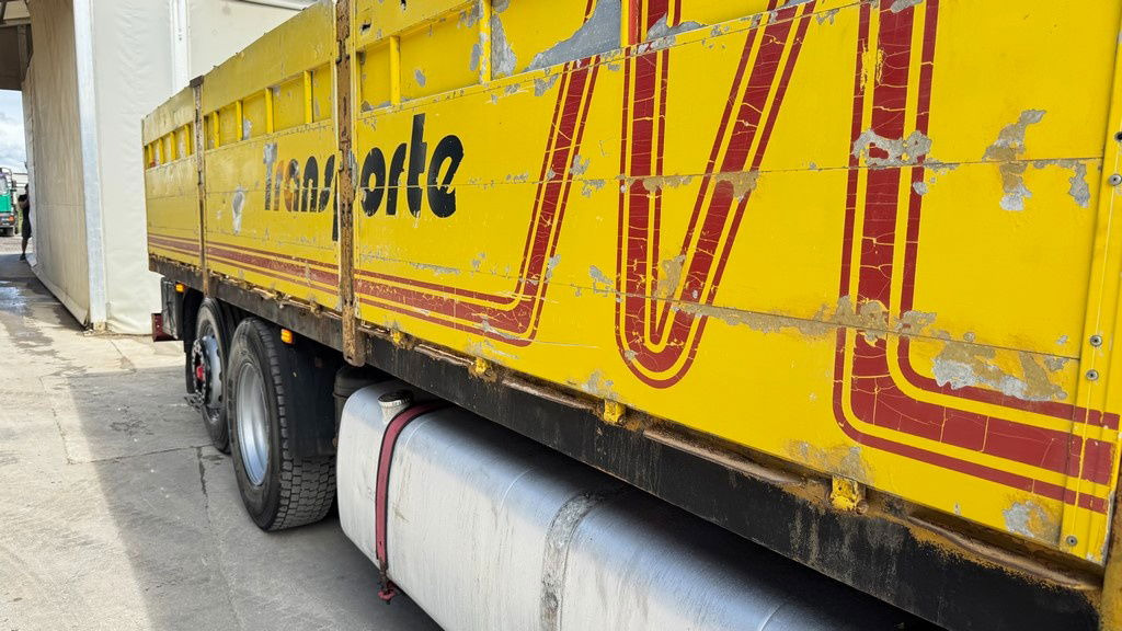DAF XF 95.380 6X2 stake body - air condition - Camião de caixa aberta/ Plataforma: foto 4 DAF XF 95.380 6X2 stake body - air condition - Camião de caixa aberta/ Plataforma: foto 4