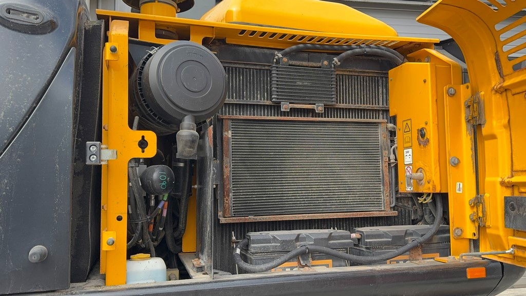 Escavadeira de rodas JCB JS175W - 2019 Year - 6640 Hours - Stabilizers: foto 15