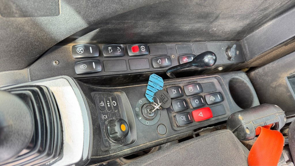 Escavadeira de rodas JCB JS175W - 2019 Year - 6640 Hours - Stabilizers: foto 12