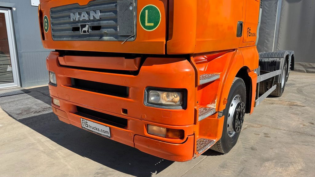 MAN TGA 26.460 6X2 chassis - lifitng axle - Caminhão chassi: foto 2 MAN TGA 26.460 6X2 chassis - lifitng axle - Caminhão chassi: foto 2