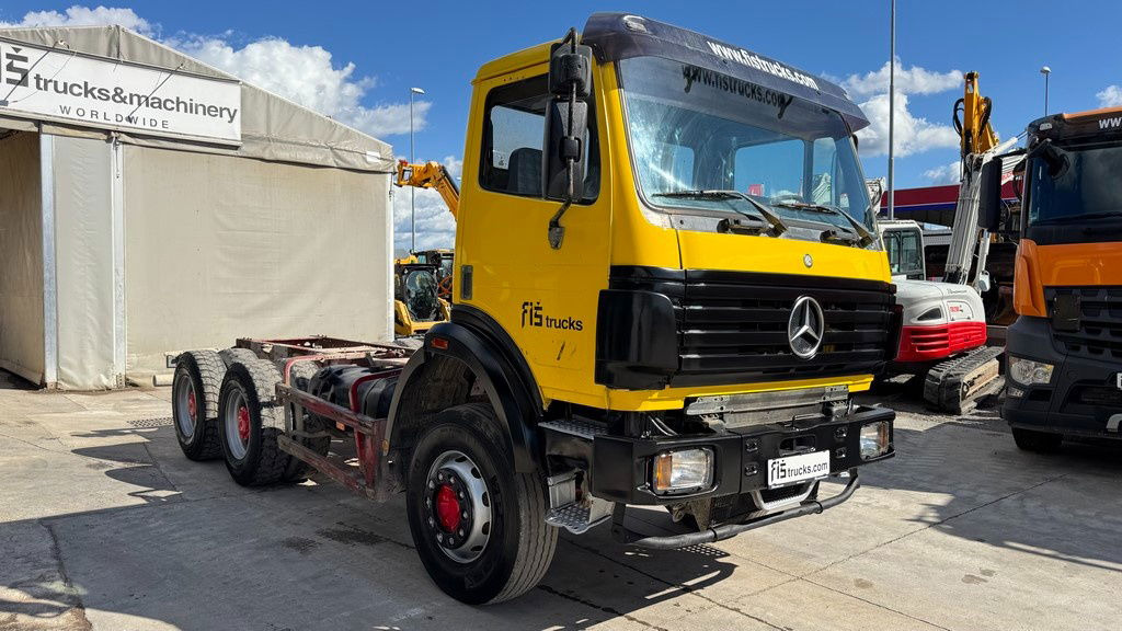 Mercedes-Benz SK 2627 6x4 chassis - V6 - full spring - Caminhão chassi: foto 3 Mercedes-Benz SK 2627 6x4 chassis - V6 - full spring - Caminhão chassi: foto 3