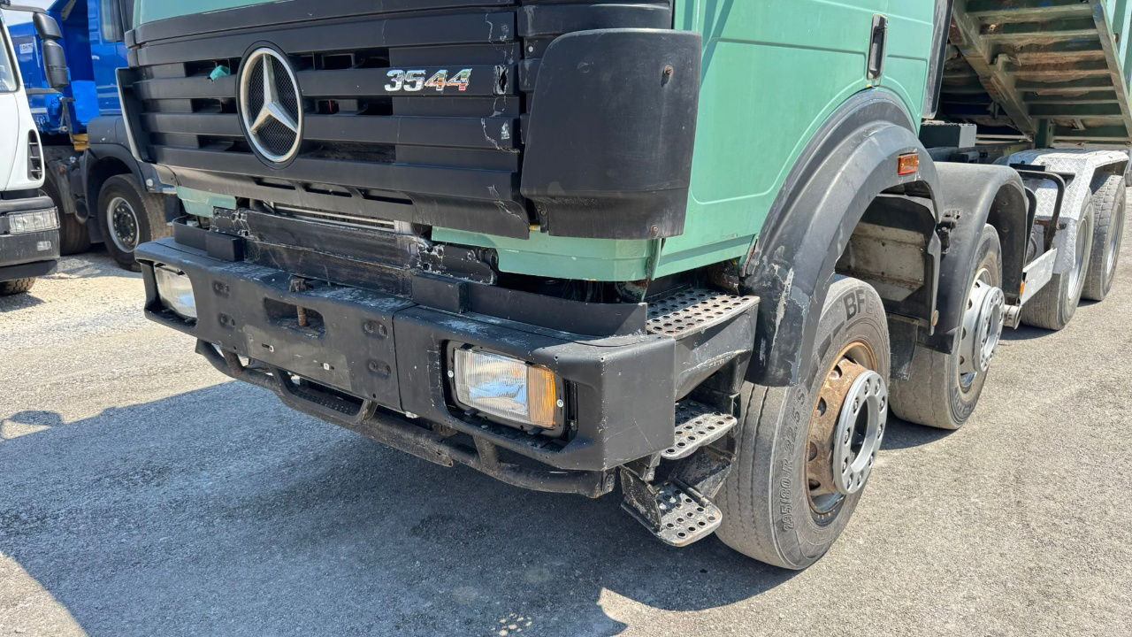 Mercedes-Benz SK 3235 8X4 tipper - V8 - Caminhão basculante: foto 2 Mercedes-Benz SK 3235 8X4 tipper - V8 - Caminhão basculante: foto 2
