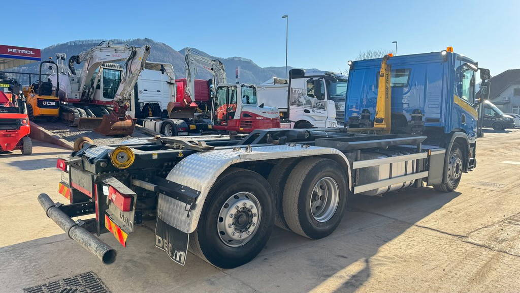 Scania P 360 6x2 palfinger abroll tipper - steering axle - Caminhão transportador de contêineres/ Caixa móvel: foto 4 Scania P 360 6x2 palfinger abroll tipper - steering axle - Caminhão transportador de contêineres/ Caixa móvel: foto 4