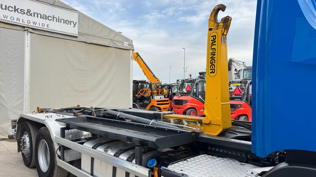 Scania P 360 6x2 palfinger abroll tipper - steering axle - Caminhão transportador de contêineres/ Caixa móvel: foto 4 Scania P 360 6x2 palfinger abroll tipper - steering axle - Caminhão transportador de contêineres/ Caixa móvel: foto 4