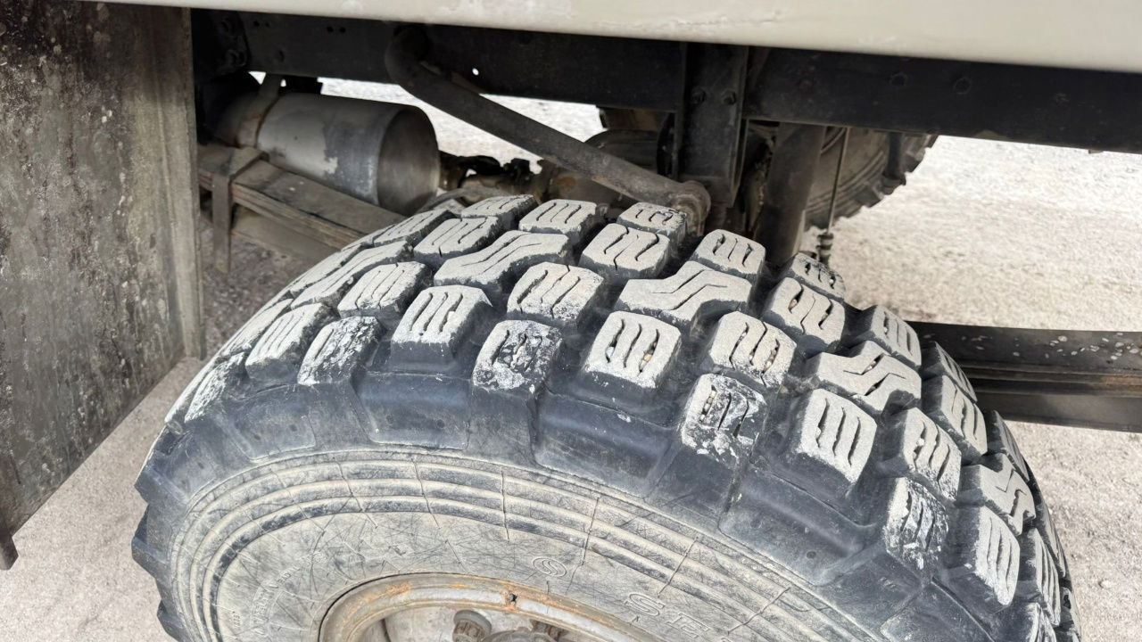 Caminhão com lona Steyr 12M18 4X4 stake body - truck: foto 9 Caminhão com lona Steyr 12M18 4X4 stake body - truck: foto 9