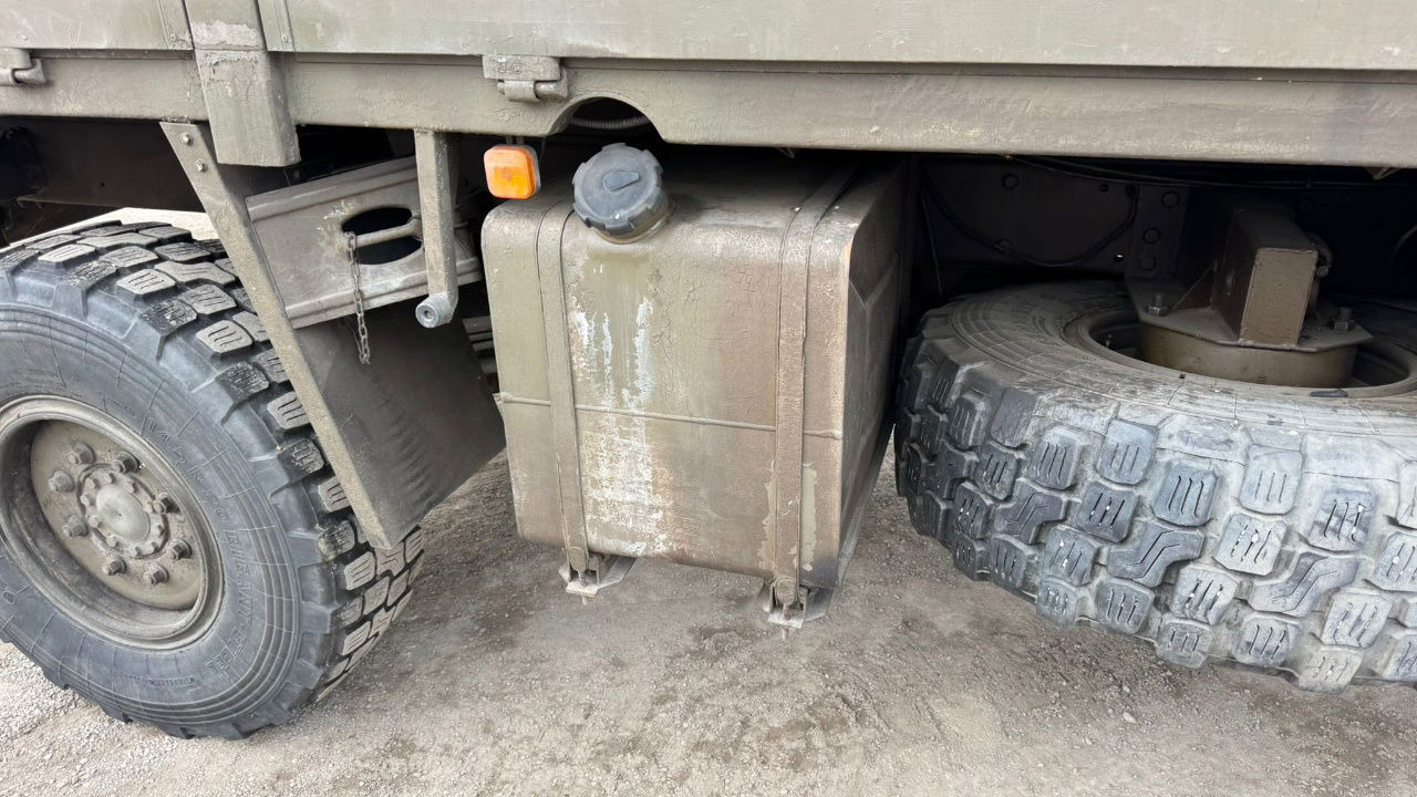 Steyr 12M18 4X4 stake body - truck - Caminhão com lona: foto 4 Steyr 12M18 4X4 stake body - truck - Caminhão com lona: foto 4