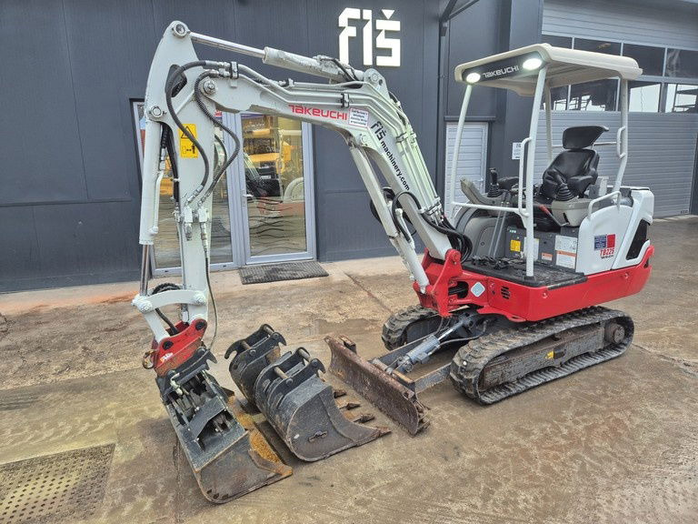 Takeuchi TB225 - 2021 Year - 1365 Hours - 3X Buckets - Mini escavadeira: foto 1 Takeuchi TB225 - 2021 Year - 1365 Hours - 3X Buckets - Mini escavadeira: foto 1