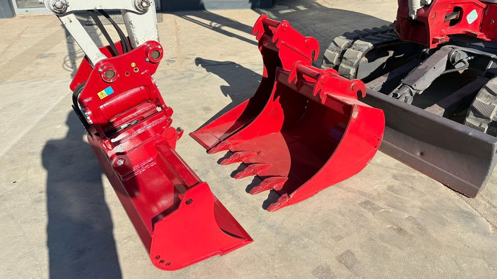 Takeuchi TB250-2 - 2021 Year - 1825 Hours - Powertilt -3X Buckets - Mini escavadeira: foto 1 Takeuchi TB250-2 - 2021 Year - 1825 Hours - Powertilt -3X Buckets - Mini escavadeira: foto 1