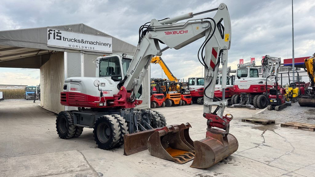 Takeuchi TB295W - 2014 Year - Powertilt - 3X Buckets - Escavadeira de rodas: foto 2 Takeuchi TB295W - 2014 Year - Powertilt - 3X Buckets - Escavadeira de rodas: foto 2