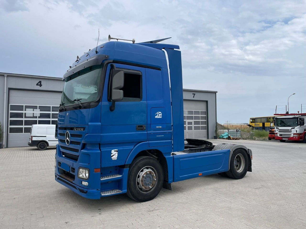 Mercedes-Benz Actros 1844 4x2 tractor unit - retarder - Tractor: foto 1 Mercedes-Benz Actros 1844 4x2 tractor unit - retarder - Tractor: foto 1