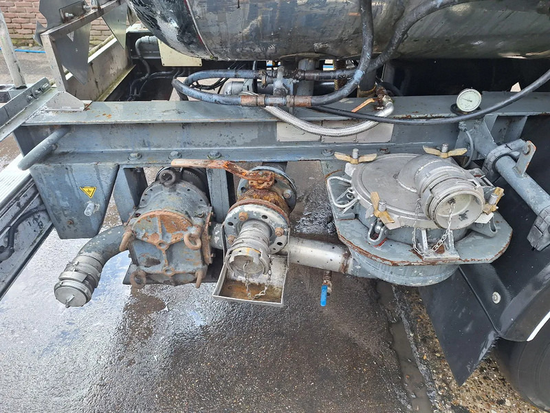 Semirreboque tanque para transporte de produtos químicos BSLT STC1A: foto 7