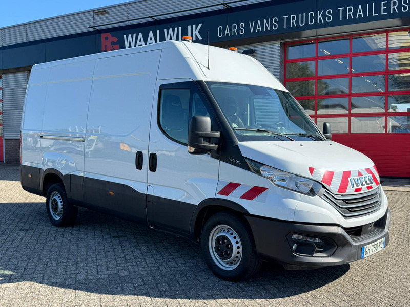 Iveco Daily 35S14 Voice Alexa Spraakassistent Voice assistent - Furgão: foto 1 Iveco Daily 35S14 Voice Alexa Spraakassistent Voice assistent - Furgão: foto 1