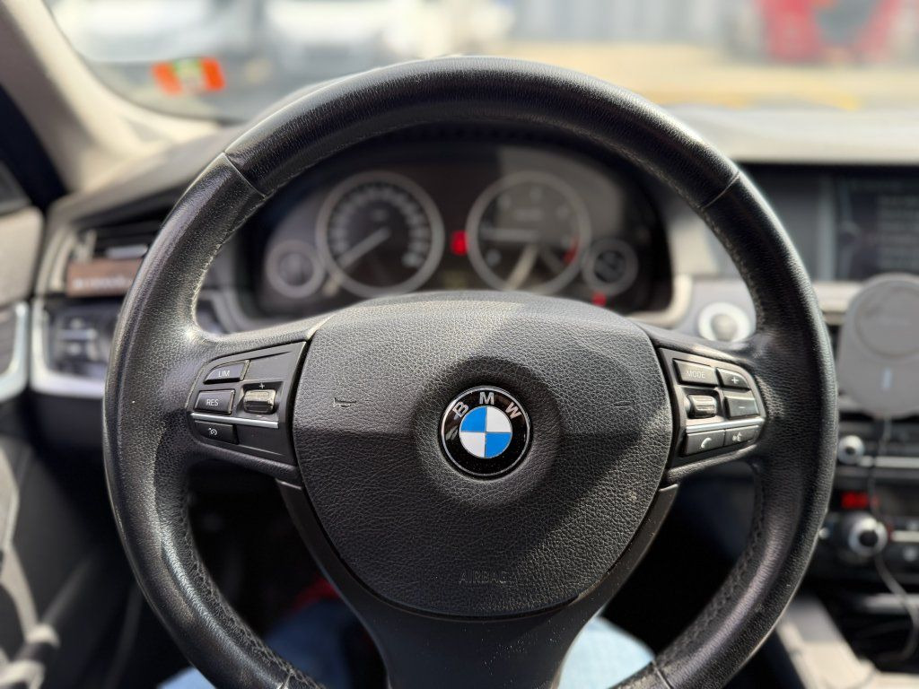 Automóvel BMW 520D Touring F11: foto 11