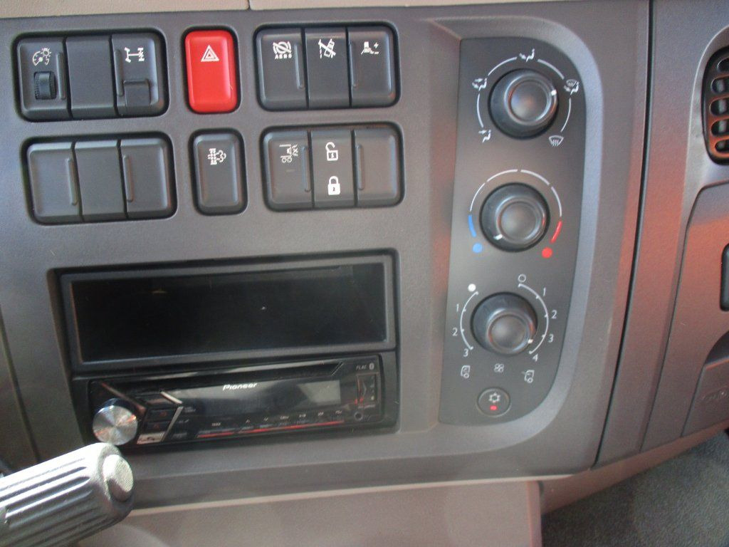 Caminhão furgão DAF LF 18.290: foto 12