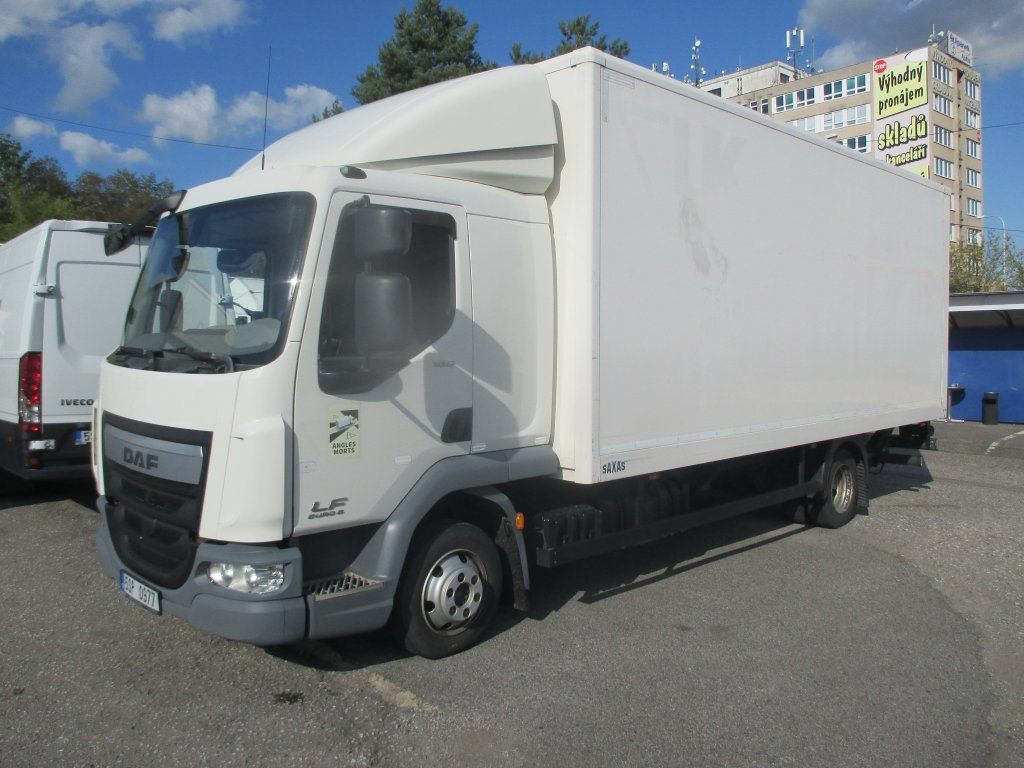DAF LF 180 mit LBW - Carrinha de contentor: foto 1 DAF LF 180 mit LBW - Carrinha de contentor: foto 1