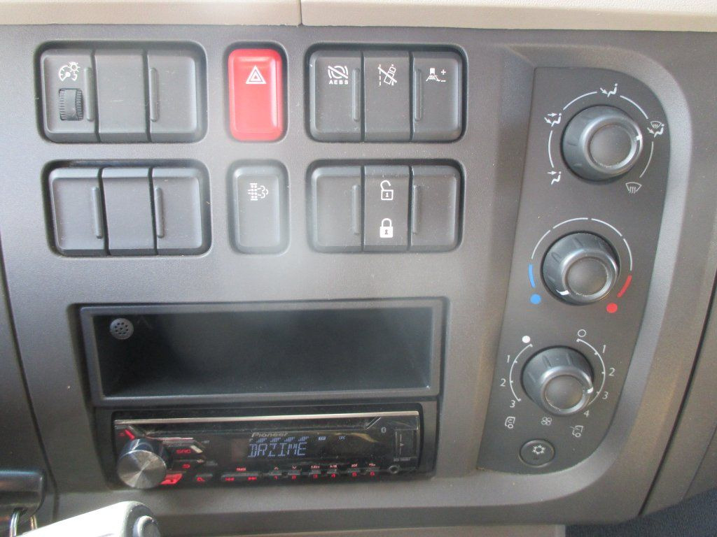 Carrinha de contentor DAF LF 180 mit LBW: foto 15