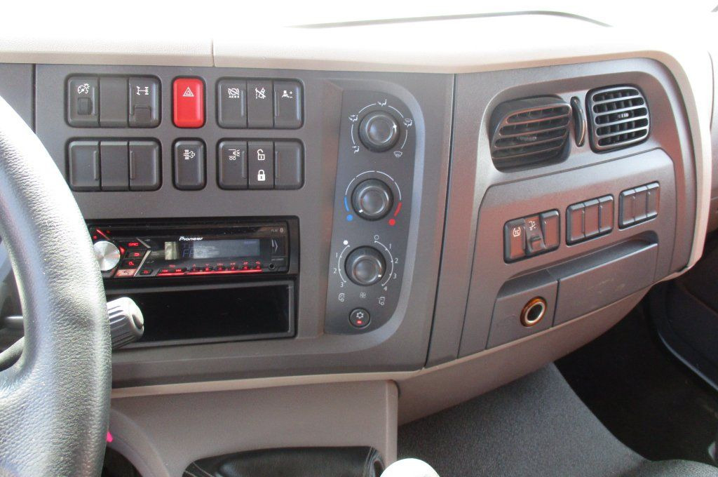 Caminhão furgão DAF LF 230: foto 18