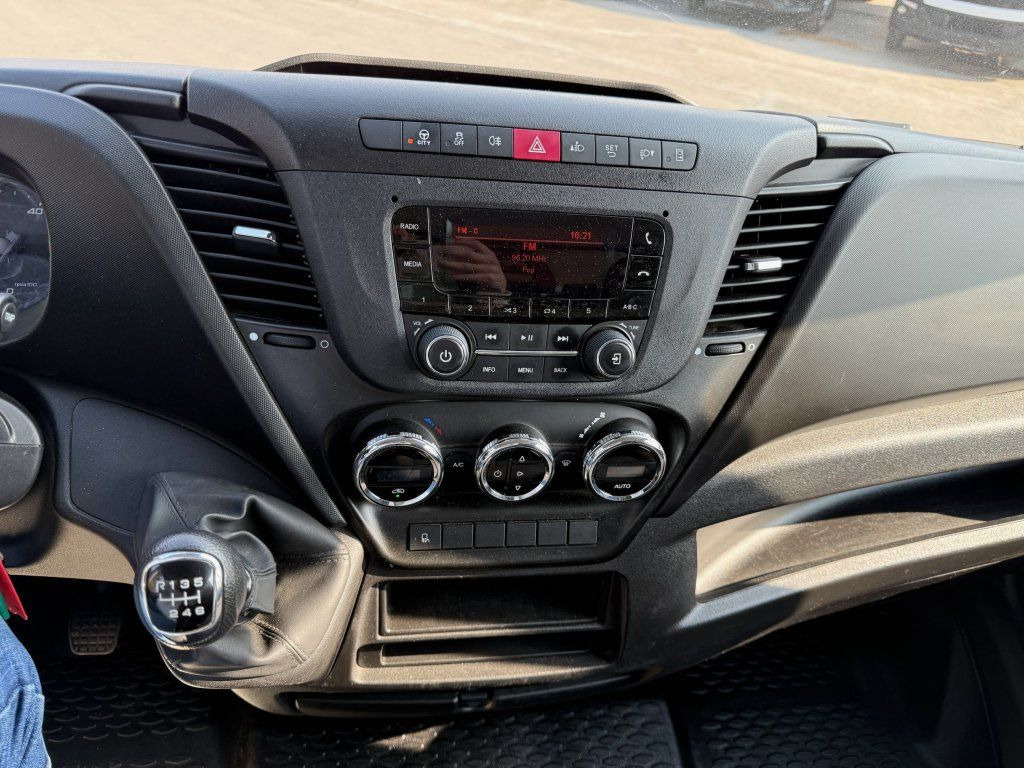 Carrinha de contentor Iveco 35C16 Daily: foto 13