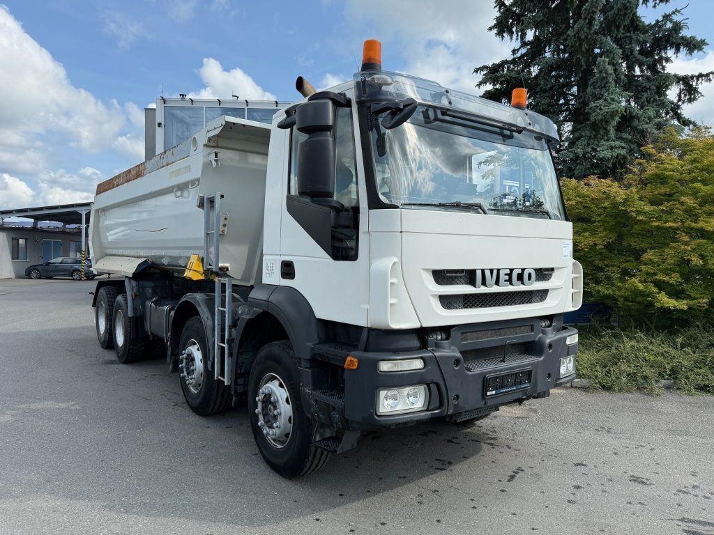 Iveco Trakker 410 S1 8x4 - Caminhão basculante: foto 2 Iveco Trakker 410 S1 8x4 - Caminhão basculante: foto 2