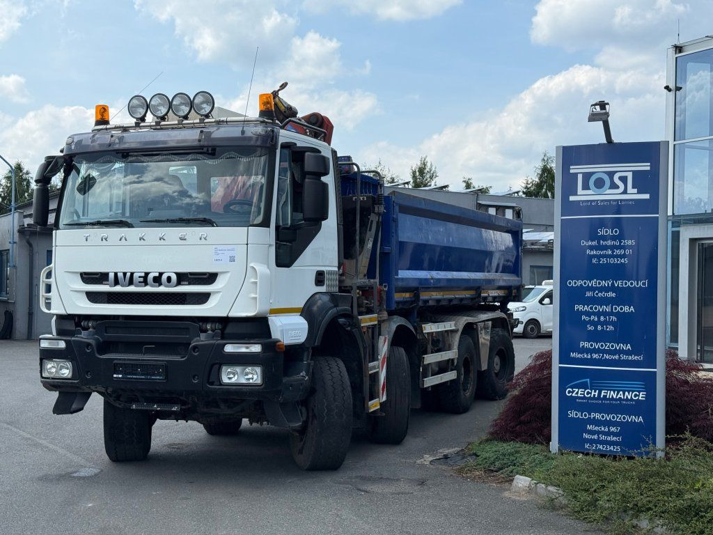 Iveco Trakker AD410 T45 8x8 + HMF 1643 Z2 - Caminhão basculante: foto 1 Iveco Trakker AD410 T45 8x8 + HMF 1643 Z2 - Caminhão basculante: foto 1