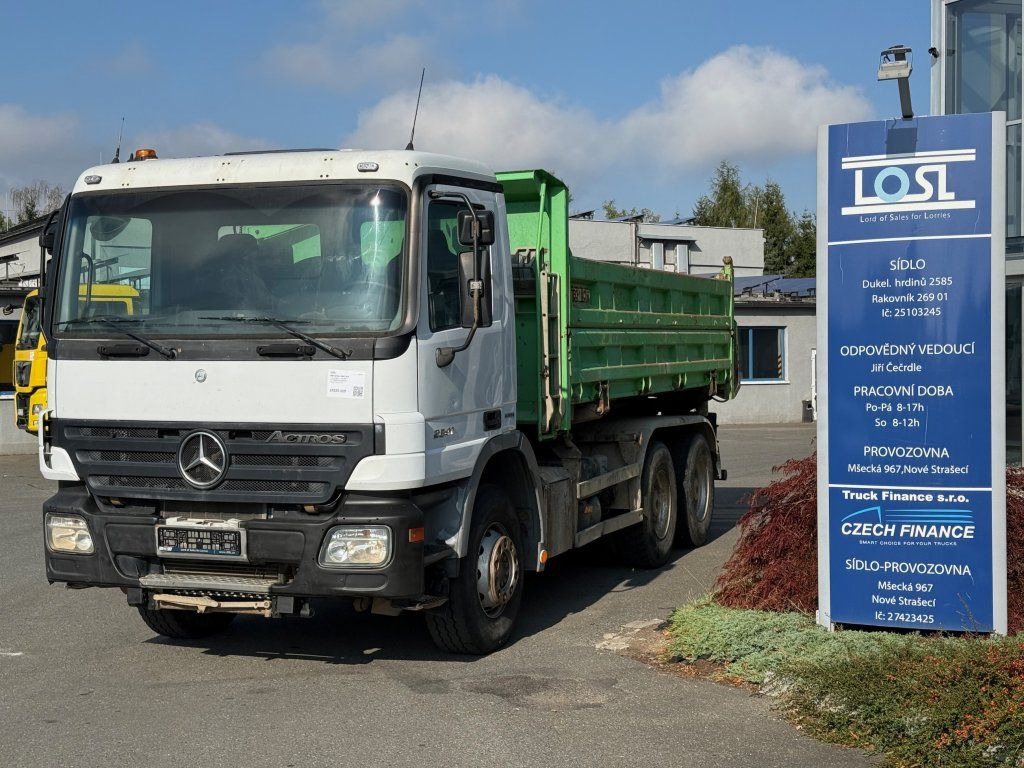 Mercedes-Benz 2641 Actros 6x4 EURO 4 - Caminhão basculante: foto 1 Mercedes-Benz 2641 Actros 6x4 EURO 4 - Caminhão basculante: foto 1