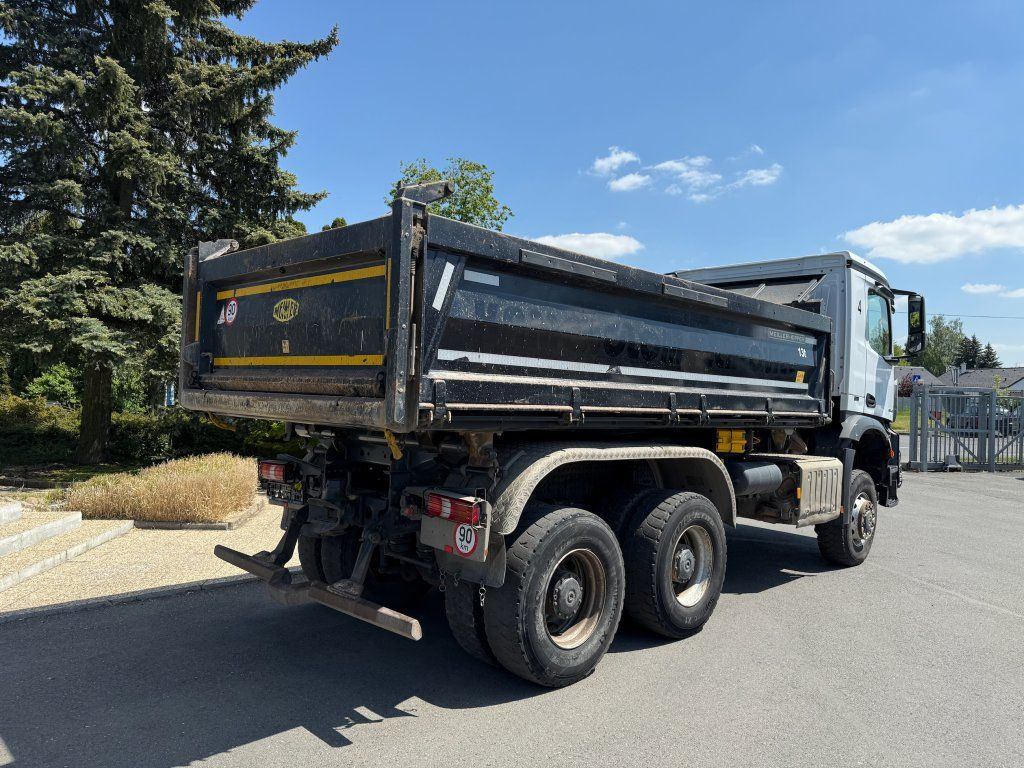 Mercedes-Benz 3343 Arocs 6x6 S3 EURO 6 - Caminhão basculante: foto 5 Mercedes-Benz 3343 Arocs 6x6 S3 EURO 6 - Caminhão basculante: foto 5