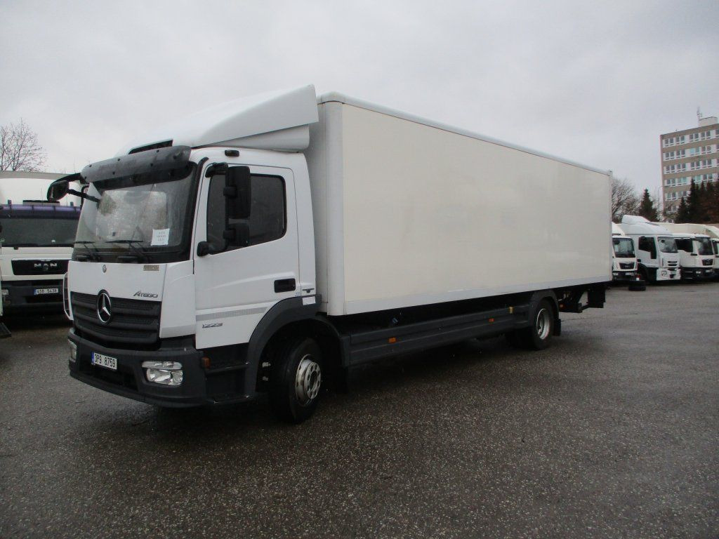 Mercedes-Benz Atego 1223 - Caminhão furgão: foto 1 Mercedes-Benz Atego 1223 - Caminhão furgão: foto 1