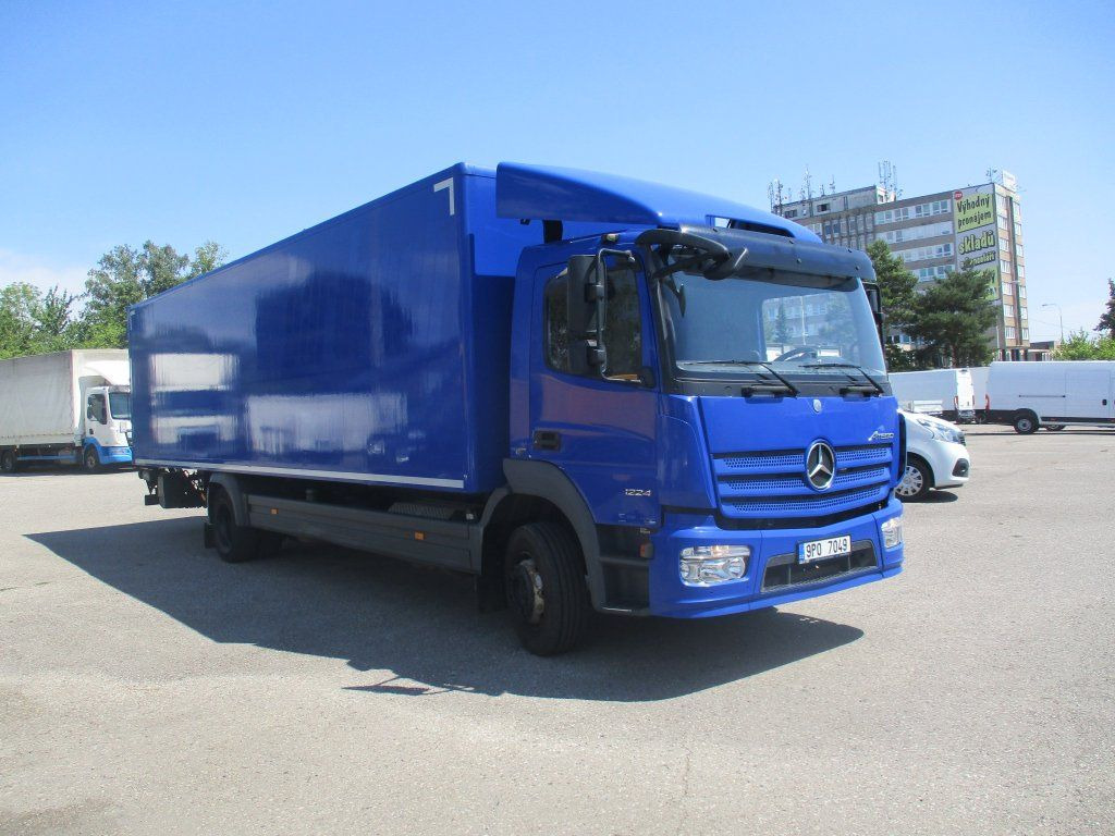 Mercedes-Benz Atego 1224 mit LBW - Caminhão frigorífico: foto 2 Mercedes-Benz Atego 1224 mit LBW - Caminhão frigorífico: foto 2