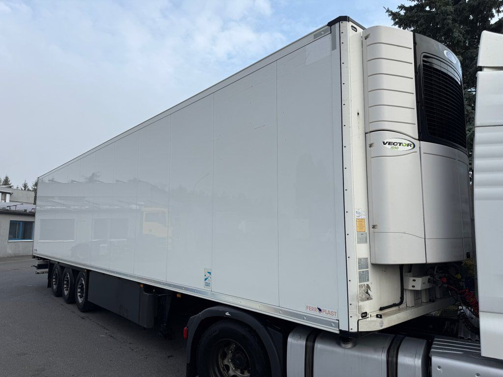 Schmitz Cargobull SKO24 Carrier Vector 1550 - Semireboque furgão: foto 1 Schmitz Cargobull SKO24 Carrier Vector 1550 - Semireboque furgão: foto 1