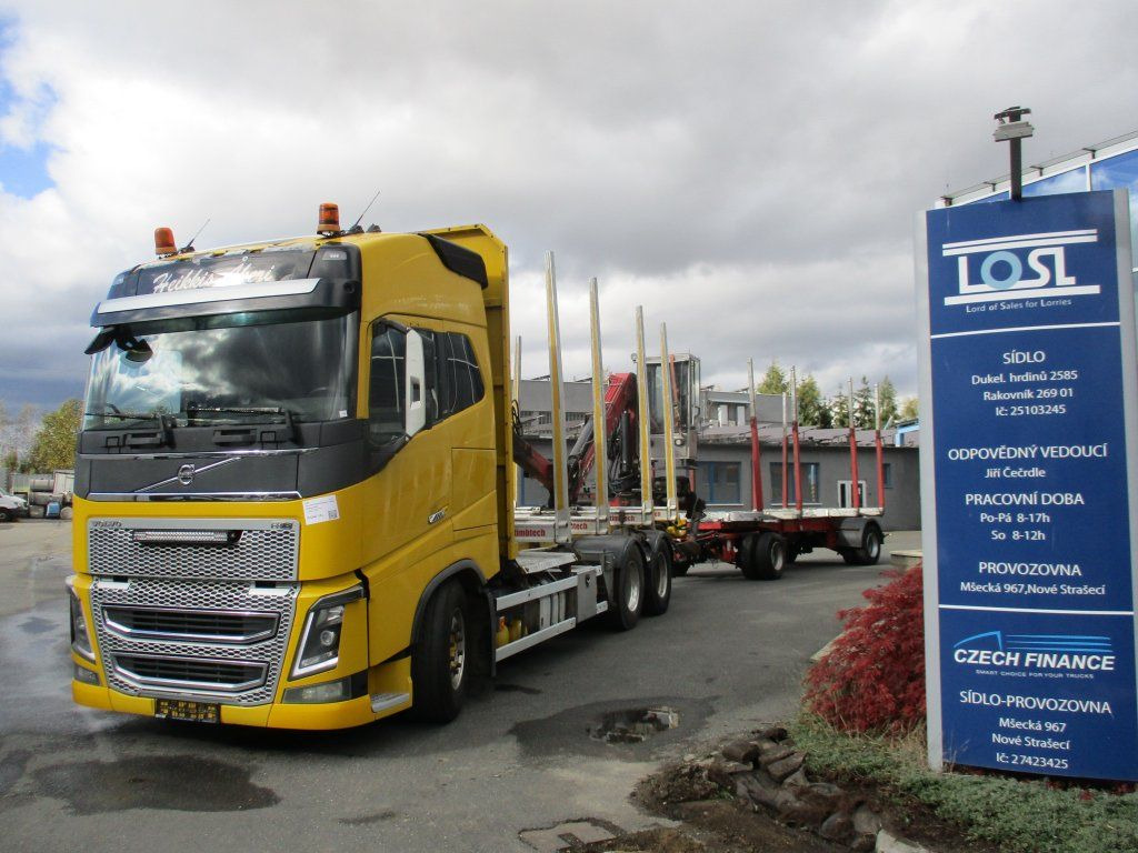 Volvo FH 16 750 6x4 + Fliegl - Caminhão florestal, Caminhão grua: foto 1 Volvo FH 16 750 6x4 + Fliegl - Caminhão florestal, Caminhão grua: foto 1