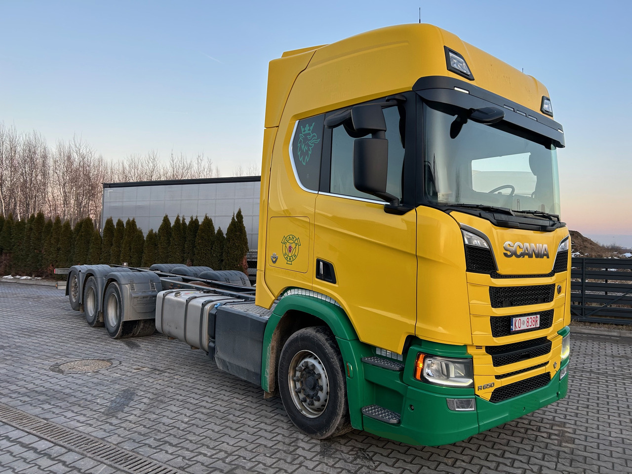 Caminhão chassi SCANIA R650 8X4 / V8 / 2020 / FAHRGESTELL / LIFT-LENK: foto 1