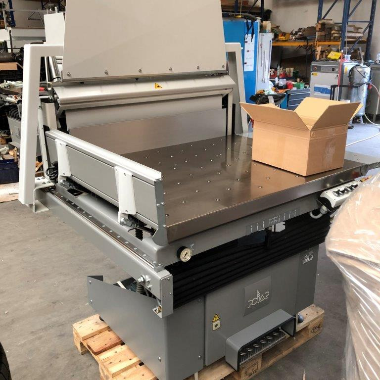 Polar 115 XT cutting line with RA-4 jogger and two LW 1000-4 and LW 1000-4-EV pile lifters and optional counting scale - Máquina de corte de papel: foto 5 Polar 115 XT cutting line with RA-4 jogger and two LW 1000-4 and LW 1000-4-EV pile lifters and optional counting scale - Máquina de corte de papel: foto 5