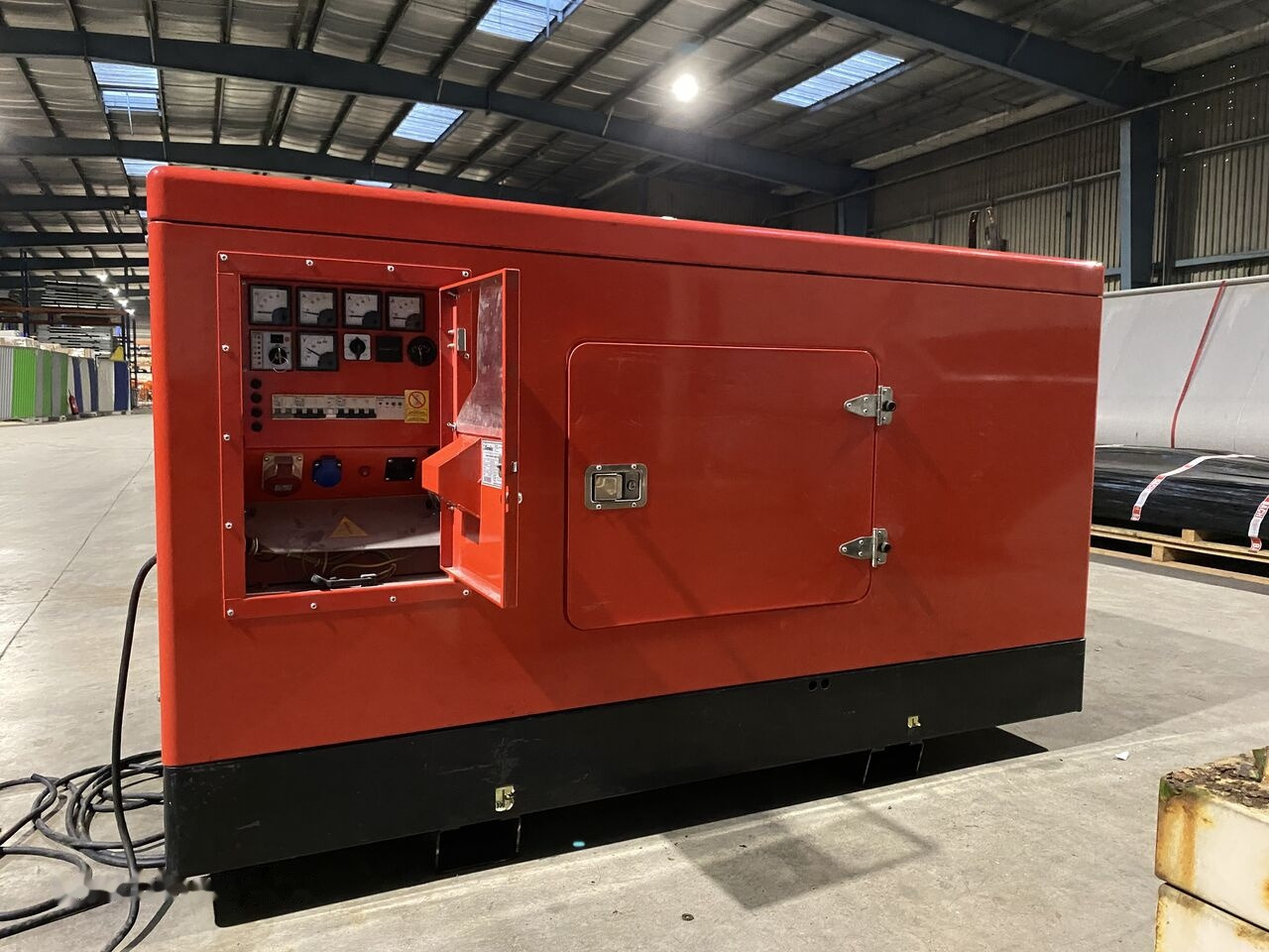 Genelec 45 kVa diesel - Gerador elétrico: foto 1 Genelec 45 kVa diesel - Gerador elétrico: foto 1