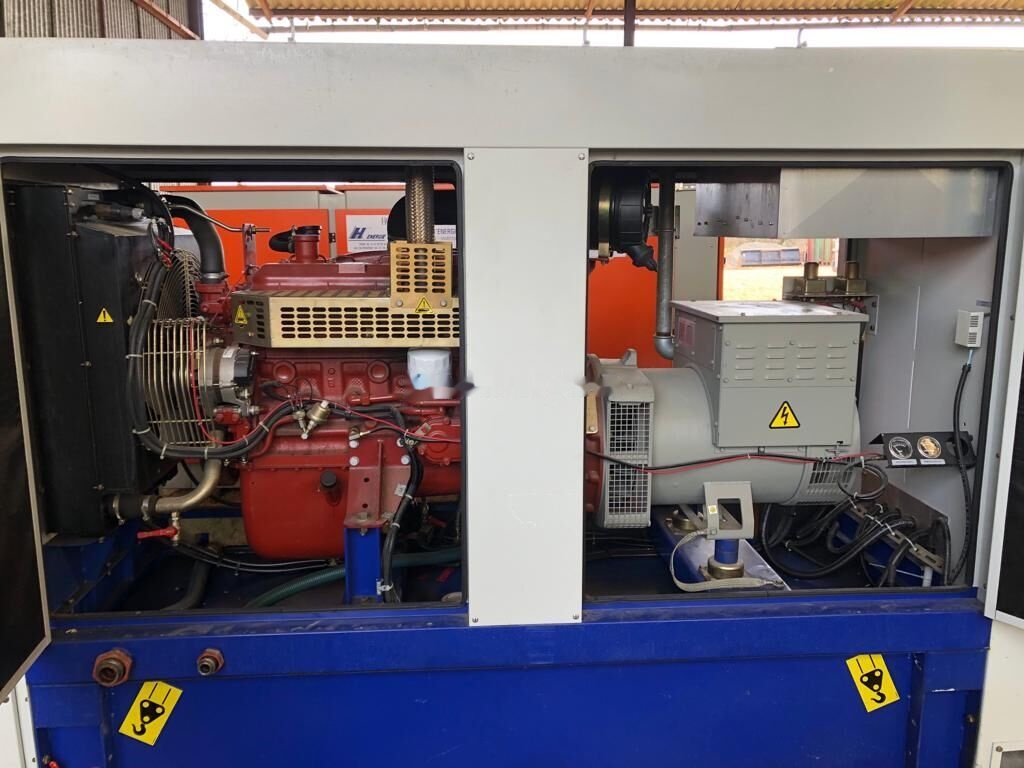IVECO 60 kVa - Gerador elétrico: foto 2 IVECO 60 kVa - Gerador elétrico: foto 2