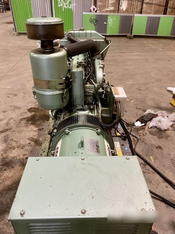 IVECO 80 kVa 8061 - Gerador elétrico: foto 4 IVECO 80 kVa 8061 - Gerador elétrico: foto 4