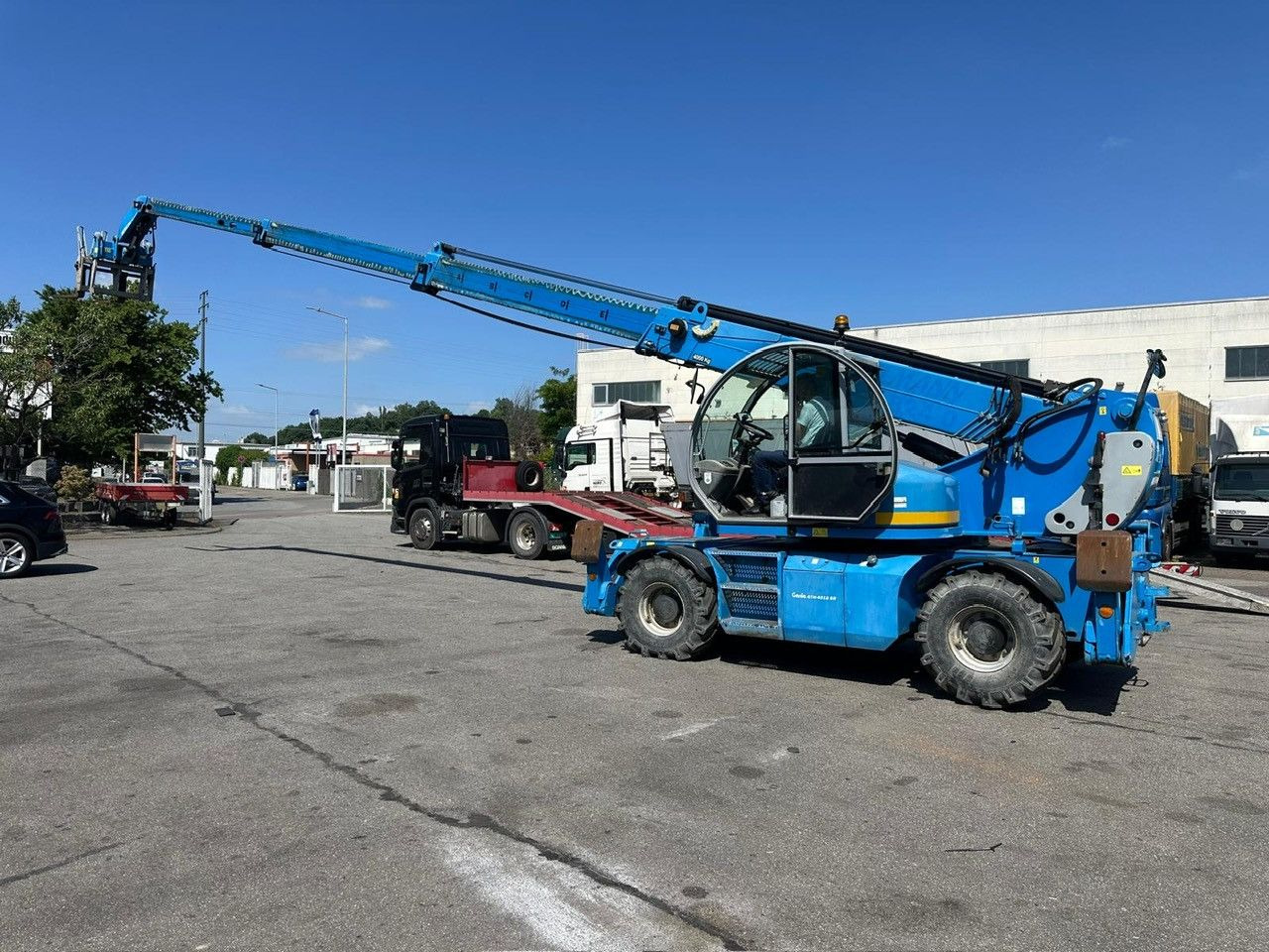 Genie Terex GTH 4018 SR/4x4/ ROTO - Caminhão com plataforma aérea: foto 1 Genie Terex GTH 4018 SR/4x4/ ROTO - Caminhão com plataforma aérea: foto 1